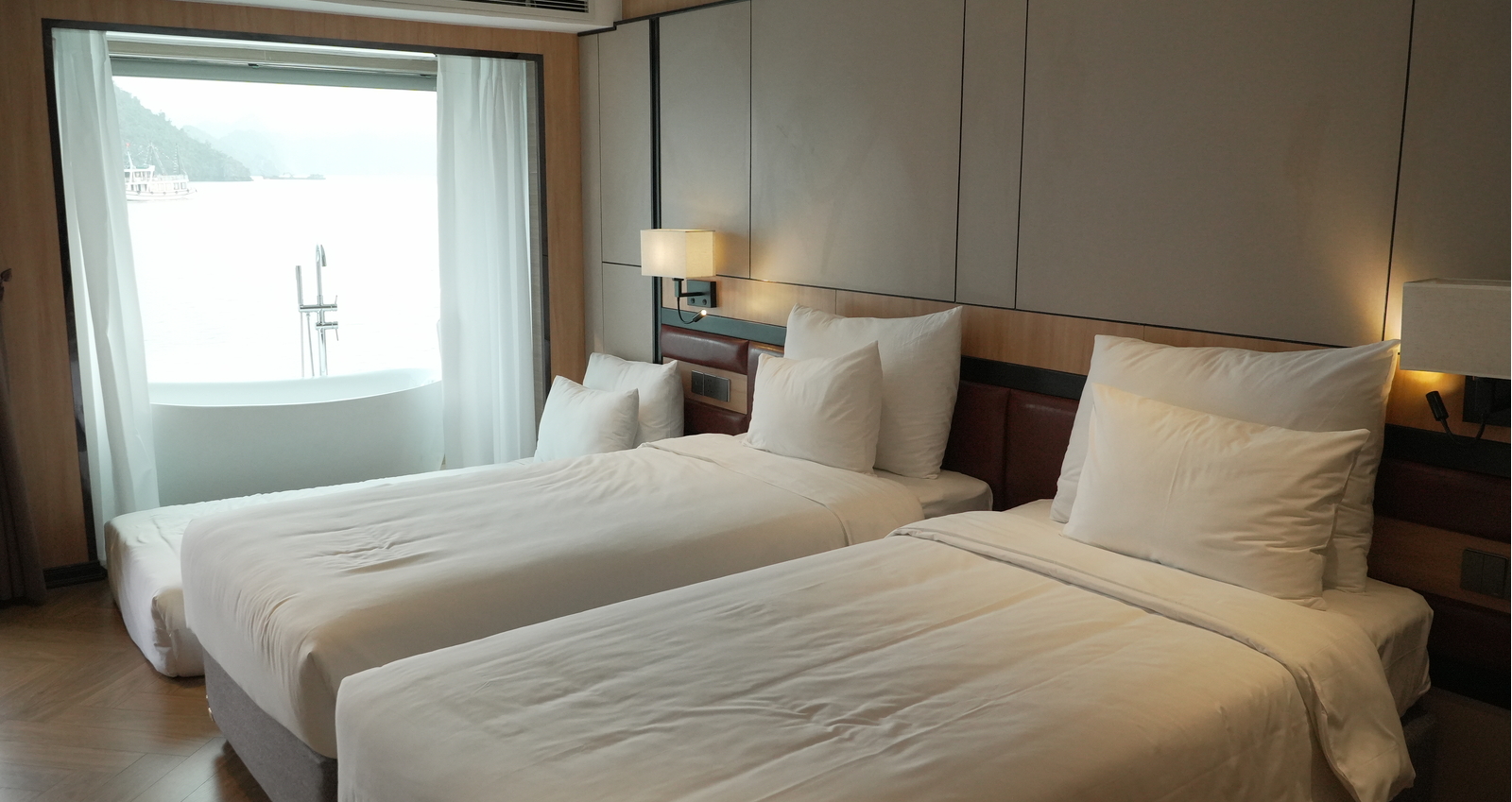 Luna Premium Cabin