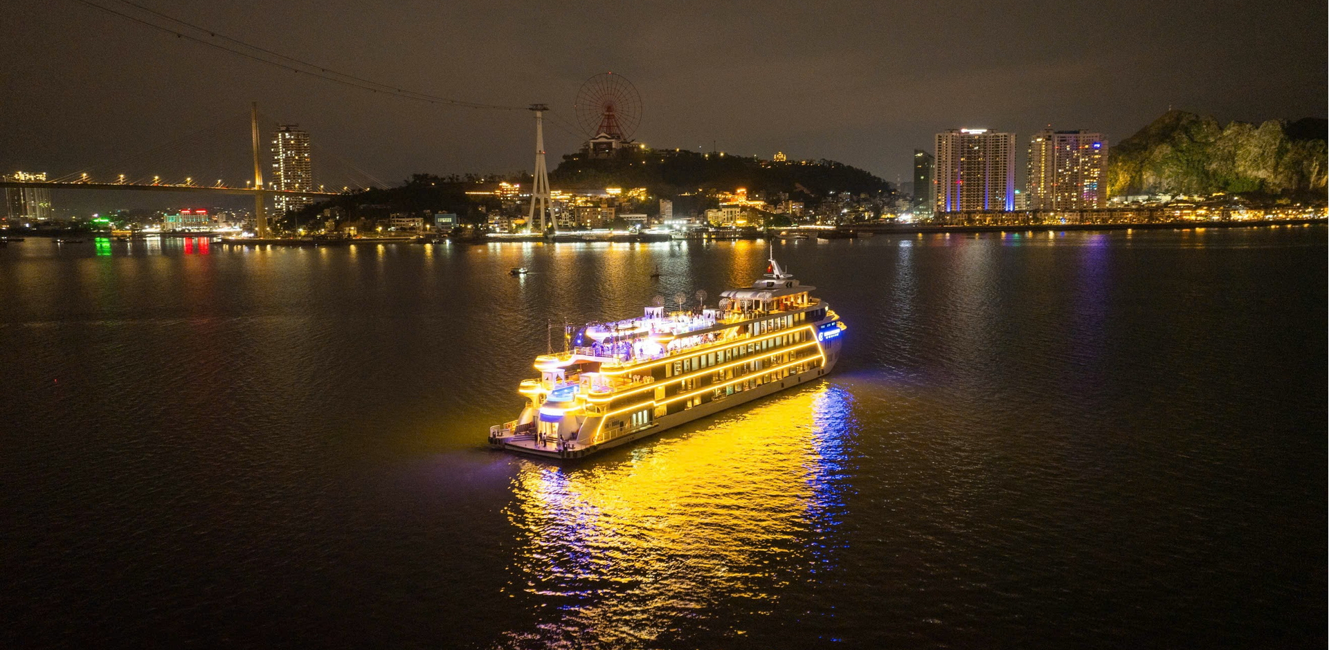 Luna Halong Dinner Cruise