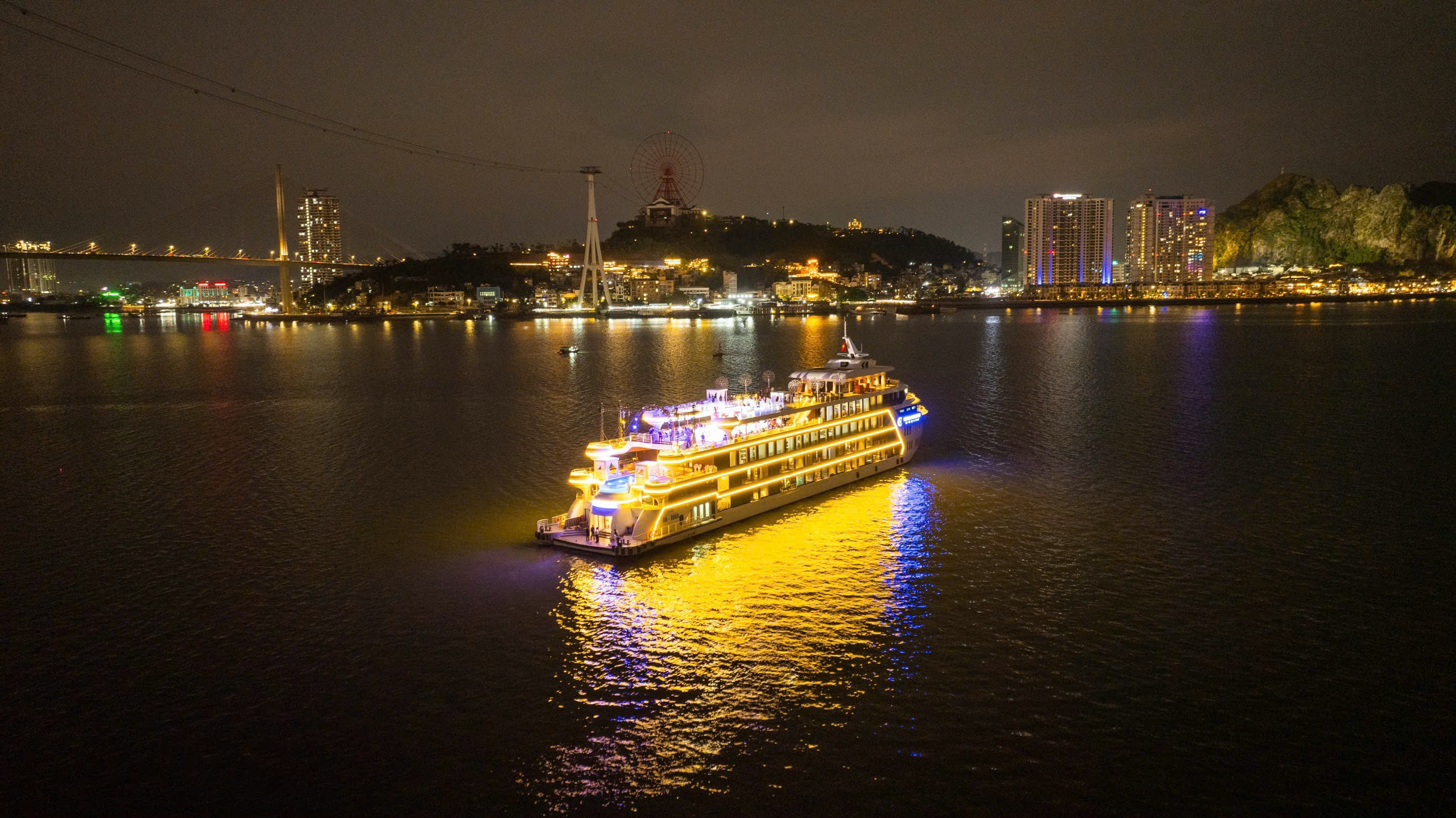 Luna dinner cruise